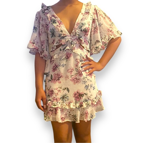 Olivaceous Dresses & Skirts - Olivaceus Cut Out Floral Mini Dress Women’s M